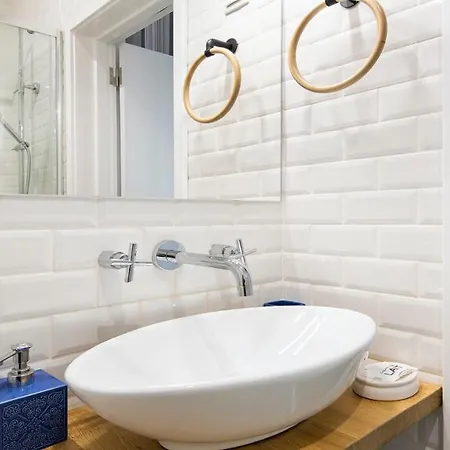 Plum Guide - Decameron Apartman Lisboa